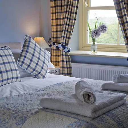 Autumn Cottage-ukc6556 * Natland