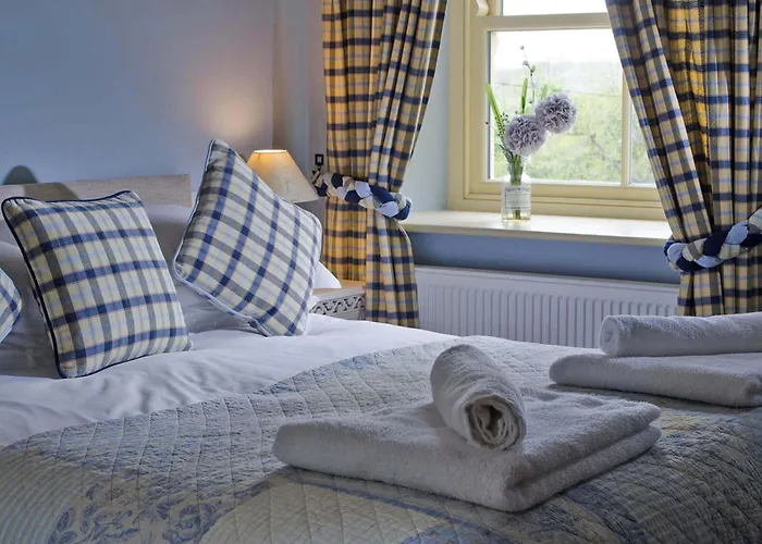 Autumn Cottage-ukc6556 * Natland